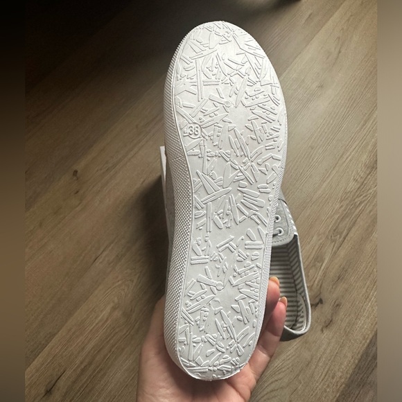 Amazon favorites! Women’s Grey Canvas shoes - Picture 2 of 4